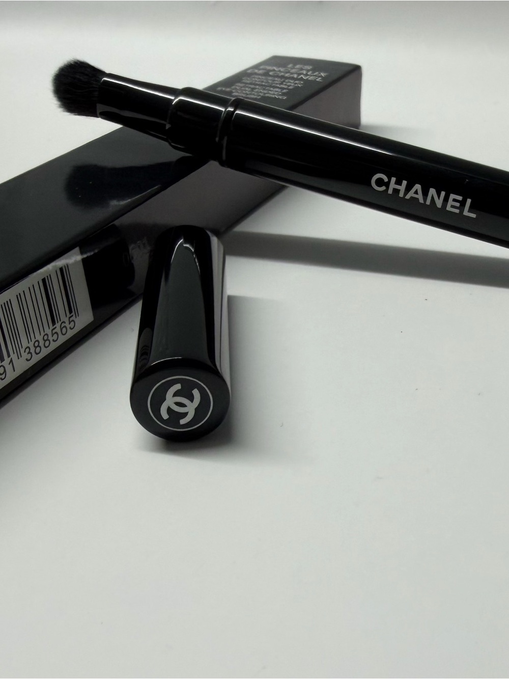 CHANEL Black Eyeshadow Blending Brush with Logo Cap